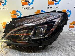 Begagnade Strålkastare, vänster Mercedes C Estate (S205) C-180 1.6 16V BlueEfficiency Pris € 900,00 Marginaltabell erbjuds av Autodemontage Rijnmond BV