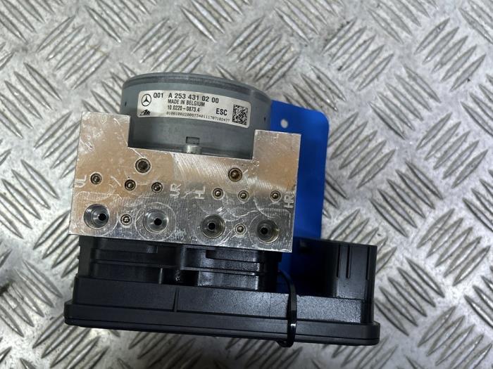 ABS-pump från en Mercedes-Benz C Estate (S205) C-180 1.6 16V BlueEfficiency 2017