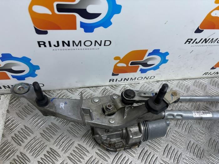 Torkarmotor + mekanism från en Mercedes-Benz C Estate (S205) C-180 1.6 16V BlueEfficiency 2017