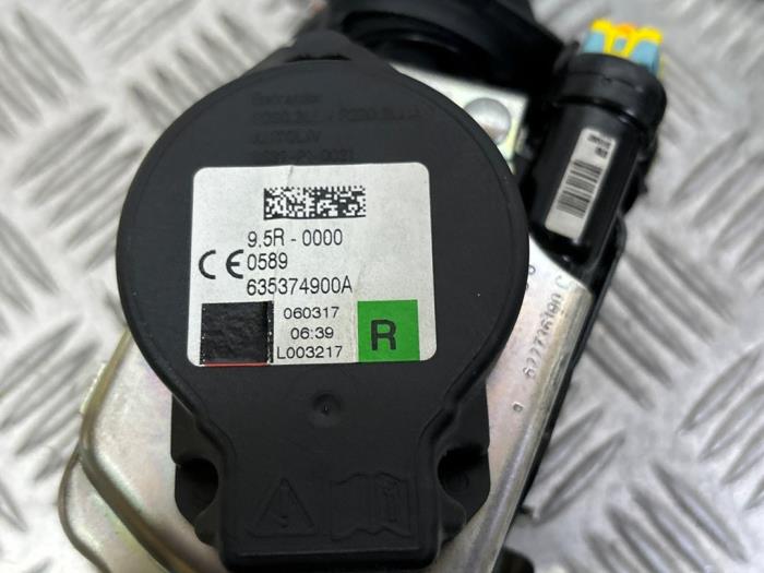 Främre säkerhetsbälte, höger från en Mercedes-Benz C Estate (S205) C-180 1.6 16V BlueEfficiency 2017