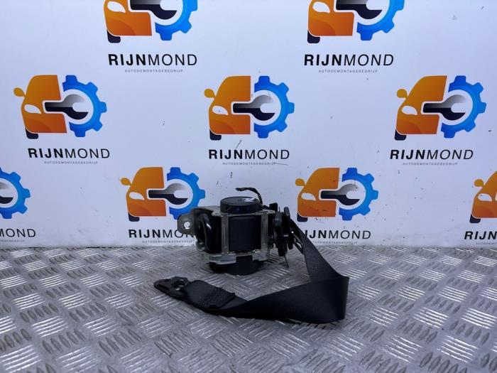 Främre säkerhetsbälte, höger från en Mercedes-Benz C Estate (S205) C-180 1.6 16V BlueEfficiency 2017