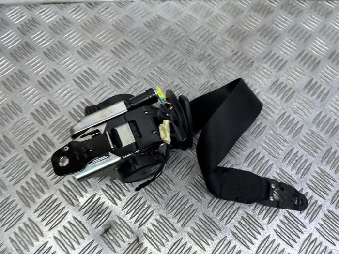 Främre säkerhetsbälte, höger från en Mercedes-Benz C Estate (S205) C-180 1.6 16V BlueEfficiency 2017