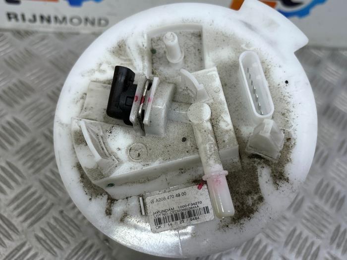 Elektrisk bränslepump från en Mercedes-Benz C Estate (S205) C-180 1.6 16V BlueEfficiency 2017