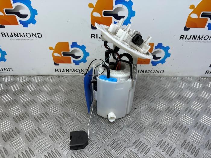 Elektrisk bränslepump från en Mercedes-Benz C Estate (S205) C-180 1.6 16V BlueEfficiency 2017