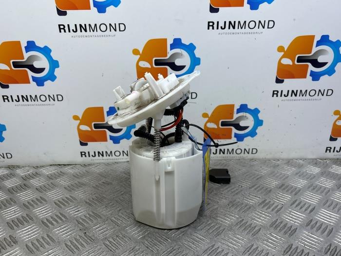 Elektrisk bränslepump från en Mercedes-Benz C Estate (S205) C-180 1.6 16V BlueEfficiency 2017