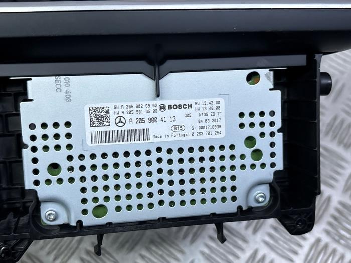 Navigeringsdisplay från en Mercedes-Benz C Estate (S205) C-180 1.6 16V BlueEfficiency 2017