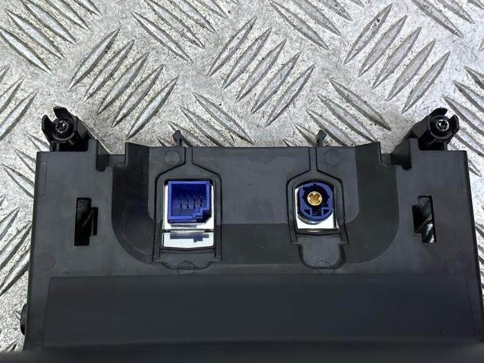 Navigeringsdisplay från en Mercedes-Benz C Estate (S205) C-180 1.6 16V BlueEfficiency 2017