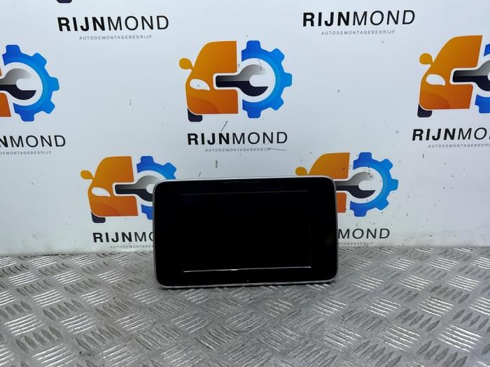 Navigeringsdisplay från en Mercedes-Benz C Estate (S205) C-180 1.6 16V BlueEfficiency 2017