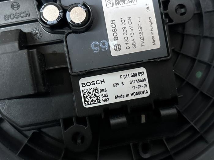 Fläktmotor för uppvärmning och ventilation från en Mercedes-Benz C Estate (S205) C-180 1.6 16V BlueEfficiency 2017