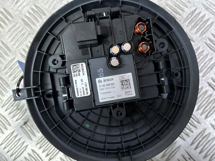 Fläktmotor för uppvärmning och ventilation från en Mercedes-Benz C Estate (S205) C-180 1.6 16V BlueEfficiency 2017