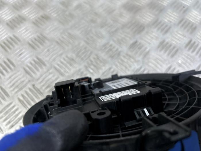 Fläktmotor för uppvärmning och ventilation från en Mercedes-Benz C Estate (S205) C-180 1.6 16V BlueEfficiency 2017