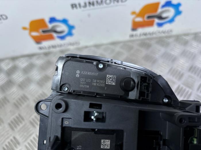 MMI-brytare från en Mercedes-Benz C Estate (S205) C-180 1.6 16V BlueEfficiency 2017