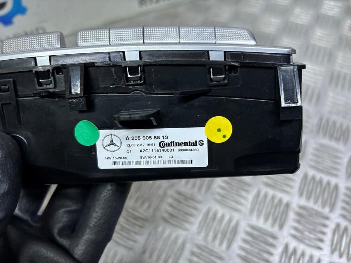Värmekontrollpanel från en Mercedes-Benz C Estate (S205) C-180 1.6 16V BlueEfficiency 2017