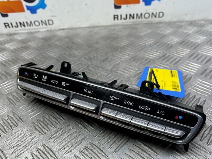 Värmekontrollpanel från en Mercedes-Benz C Estate (S205) C-180 1.6 16V BlueEfficiency 2017