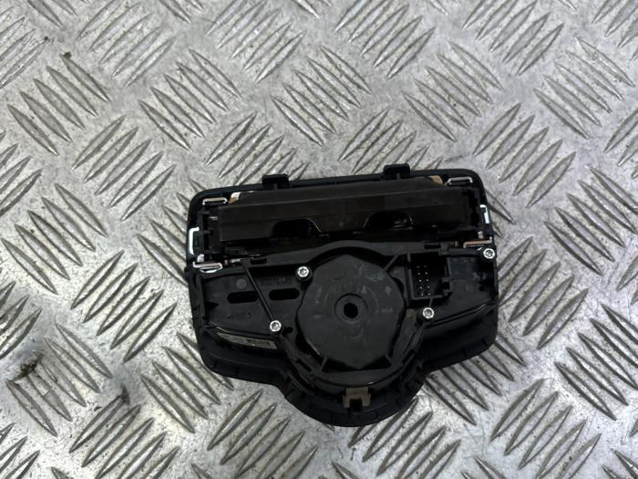 Ljusbrytare från en Mercedes-Benz C Estate (S205) C-180 1.6 16V BlueEfficiency 2017