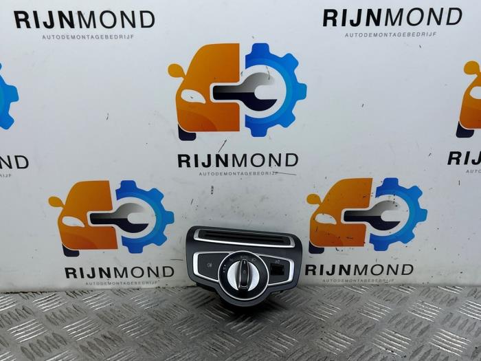 Ljusbrytare från en Mercedes-Benz C Estate (S205) C-180 1.6 16V BlueEfficiency 2017