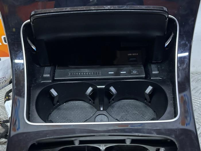 Mittkonsol från en Mercedes-Benz C Estate (S205) C-180 1.6 16V BlueEfficiency 2017