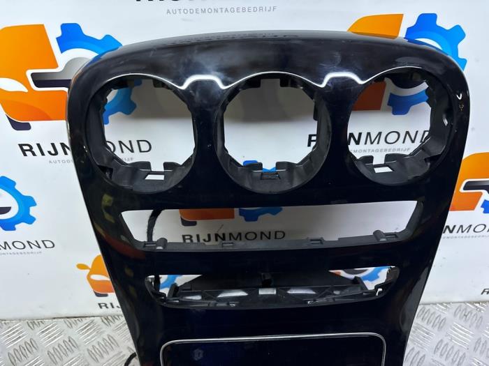 Mittkonsol från en Mercedes-Benz C Estate (S205) C-180 1.6 16V BlueEfficiency 2017