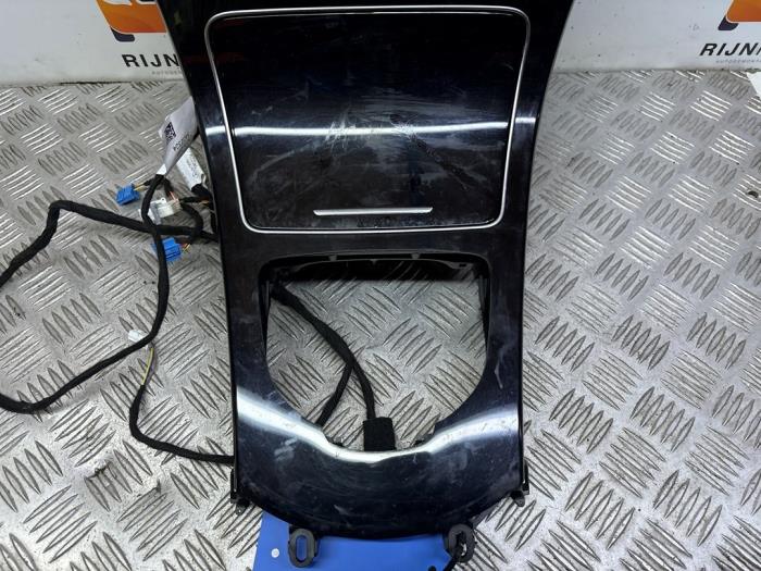 Mittkonsol från en Mercedes-Benz C Estate (S205) C-180 1.6 16V BlueEfficiency 2017