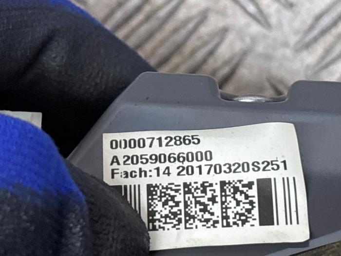 Baklykta, höger från en Mercedes-Benz C Estate (S205) C-180 1.6 16V BlueEfficiency 2017