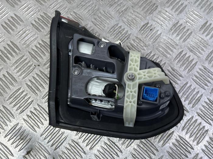 Baklykta, höger från en Mercedes-Benz C Estate (S205) C-180 1.6 16V BlueEfficiency 2017