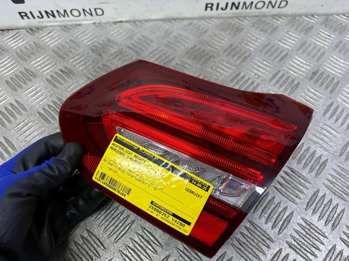 Baklykta, höger från en Mercedes-Benz C Estate (S205) C-180 1.6 16V BlueEfficiency 2017