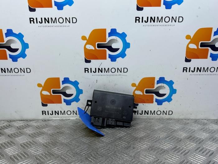 Dragkroksmodul från en Mercedes-Benz C Estate (S205) C-180 1.6 16V BlueEfficiency 2017