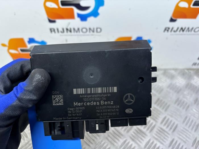 Dragkroksmodul från en Mercedes-Benz C Estate (S205) C-180 1.6 16V BlueEfficiency 2017
