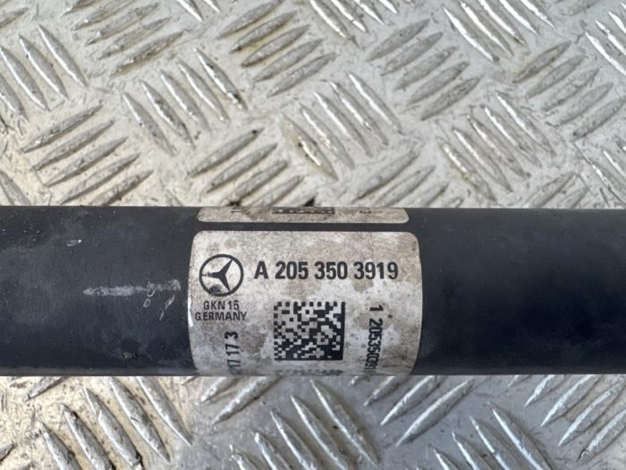 Drivaxel, vänster bak från en Mercedes-Benz C Estate (S205) C-180 1.6 16V BlueEfficiency 2017