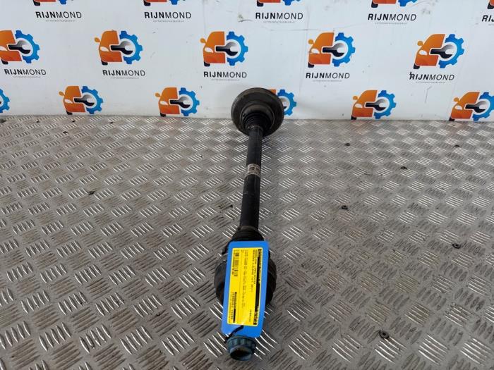 Drivaxel, vänster bak från en Mercedes-Benz C Estate (S205) C-180 1.6 16V BlueEfficiency 2017