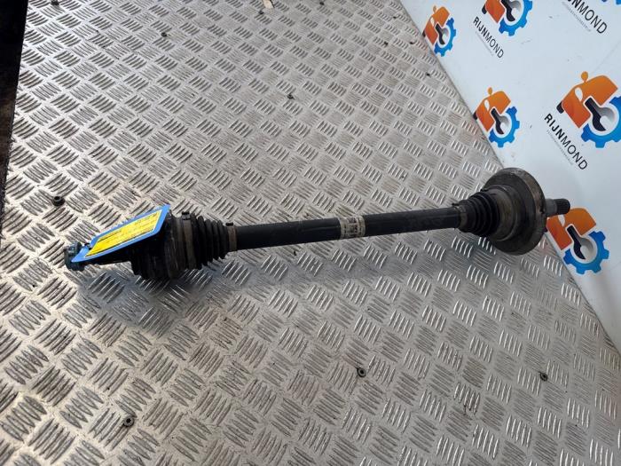 Drivaxel, vänster bak från en Mercedes-Benz C Estate (S205) C-180 1.6 16V BlueEfficiency 2017