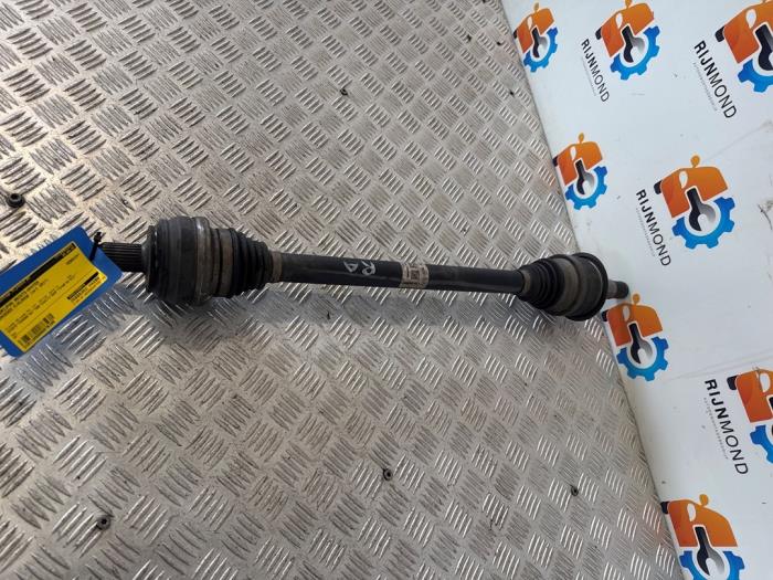 Drivaxel, höger bak från en Mercedes-Benz C Estate (S205) C-180 1.6 16V BlueEfficiency 2017