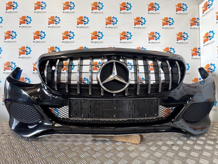 Främre stötfångare från en Mercedes-Benz C Estate (S205) C-180 1.6 16V BlueEfficiency 2017