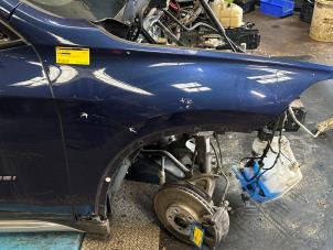 Używane Blotnik prawy przód BMW X1 (F48) sDrive 18i 1.5 12V TwinPower Turbo Cena na żądanie oferowane przez Autodemontage Rijnmond BV