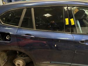 Używane Drzwi prawe tylne wersja 4-drzwiowa BMW X1 (F48) sDrive 18i 1.5 12V TwinPower Turbo Cena € 665,50 Z VAT oferowane przez Autodemontage Rijnmond BV