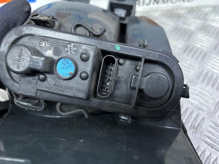 Taillight, left from a BMW X1 (F48) sDrive 18i 1.5 12V TwinPower Turbo 2018