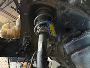 Używane Amortyzator wstrzasów lewy przód BMW X1 (F48) sDrive 18i 1.5 12V TwinPower Turbo Cena na żądanie oferowane przez Autodemontage Rijnmond BV