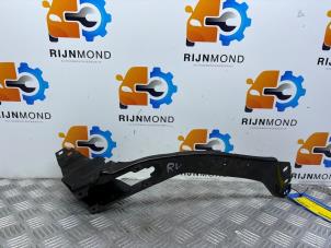 Używane Rama reflektora lewa BMW X1 (F48) sDrive 18i 1.5 12V TwinPower Turbo Cena € 36,29 Z VAT oferowane przez Autodemontage Rijnmond BV