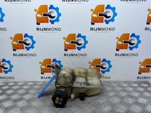 Używane Zbiornik rozprezny BMW X1 (F48) sDrive 18i 1.5 12V TwinPower Turbo Cena € 30,24 Z VAT oferowane przez Autodemontage Rijnmond BV