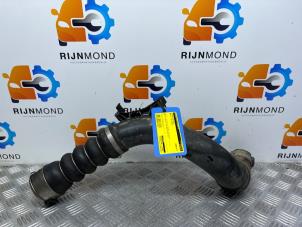 Używane Rura chlodnicy miedzystopniowej BMW X1 (F48) sDrive 18i 1.5 12V TwinPower Turbo Cena € 90,74 Z VAT oferowane przez Autodemontage Rijnmond BV