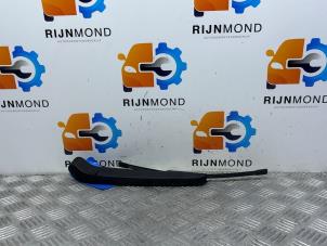 Używane Ramie wycieraczki tylnej BMW X1 (F48) sDrive 18i 1.5 12V TwinPower Turbo Cena € 24,19 Z VAT oferowane przez Autodemontage Rijnmond BV