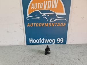 Begagnade Extra vattenpump Volkswagen Touran (1T3) 1.6 TDI 16V Pris € 30,00 Marginaltabell erbjuds av Autodemontage VDW