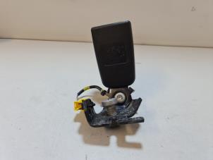 Begagnade Bakre bältesspänne, vänster Mercedes C (W205) C-220 2.2 CDI BlueTEC, C-220 d 16V Pris € 25,00 Marginaltabell erbjuds av Autodemontage VDW