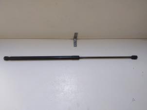 Gebruikte Gasdemper Motorkap rechts Mercedes E (C207) E-220 CDI 16V BlueEfficiency Prijs € 14,00 Margeregeling aangeboden door Autodemontage VDW