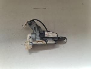 Begagnade Tändningslås + nyckel Toyota RAV4 (A2) 1.8 16V VVT-i 4x2 Pris € 40,00 Marginaltabell erbjuds av Autodemontage VDW