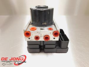 Begagnade ABS-pump Ford Transit Connect 1.8 TDCi 110 Pris € 23,99 Marginaltabell erbjuds av Autodemontagebedrijf de Jong