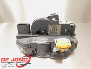 Begagnade Dörrmekanism, 4-dörrars, höger bak Opel Astra J Sports Tourer (PD8/PE8/PF8) 1.4 16V ecoFLEX Pris € 34,00 Marginaltabell erbjuds av Autodemontagebedrijf de Jong