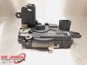 Begagnade Dörrlåsmekanism, 2-dörrars, vänster Opel Astra H GTC (L08) 1.6 16V Twinport Pris € 22,99 Marginaltabell erbjuds av Autodemontagebedrijf de Jong