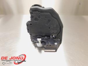 Gebruikte Deurslot Mechaniek 4Deurs links-achter Toyota RAV4 (A3) 2.2 D-4D 16V 4x4 Prijs € 24,90 Margeregeling aangeboden door Autodemontagebedrijf de Jong