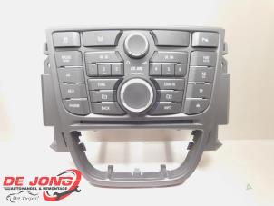 Gebruikte Radiobedienings paneel Opel Meriva Mk.II 1.4 Turbo 16V ecoFLEX Prijs € 39,00 Margeregeling aangeboden door Autodemontagebedrijf de Jong